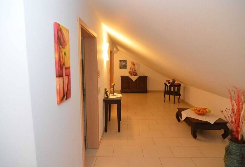 Beautiful Apartment In Rotthalmunster With Garden