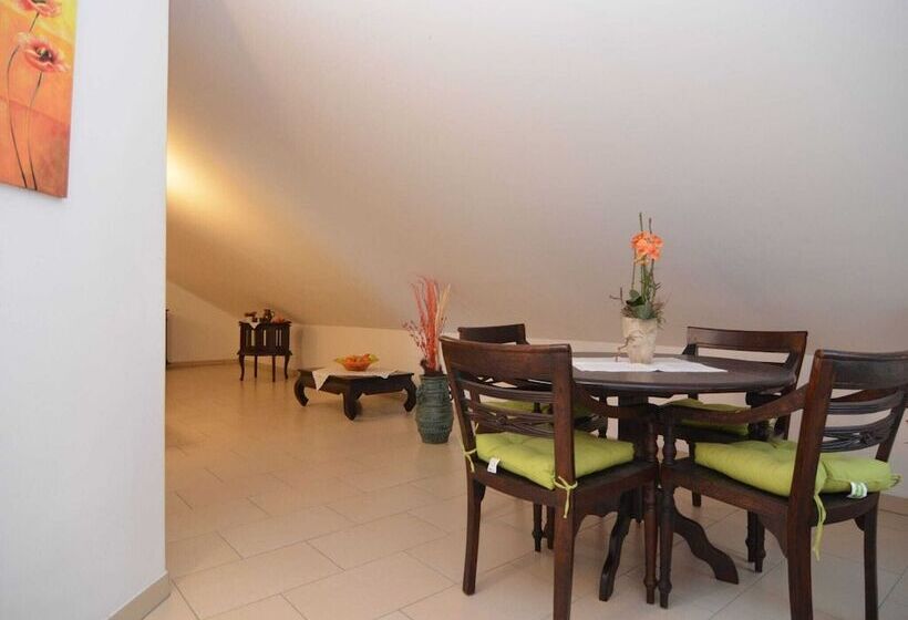 Beautiful Apartment In Rotthalmunster With Garden