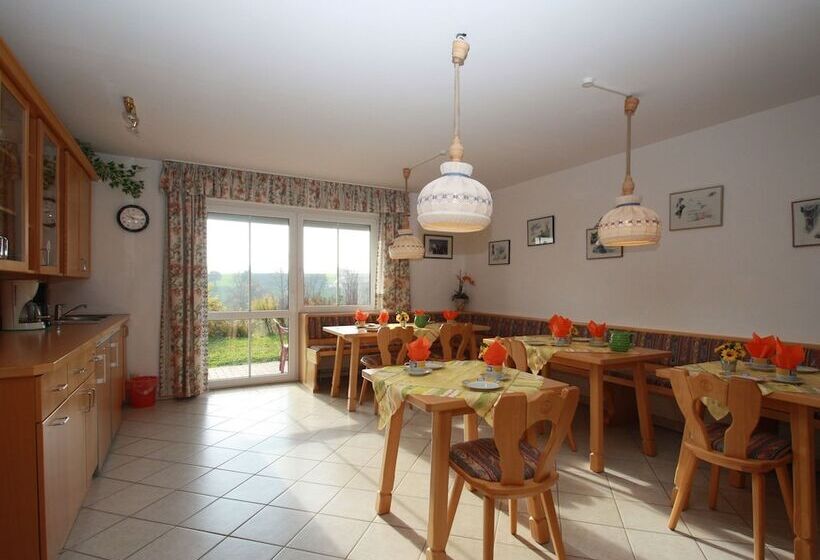 Beautiful Apartment In Rotthalmunster With Garden