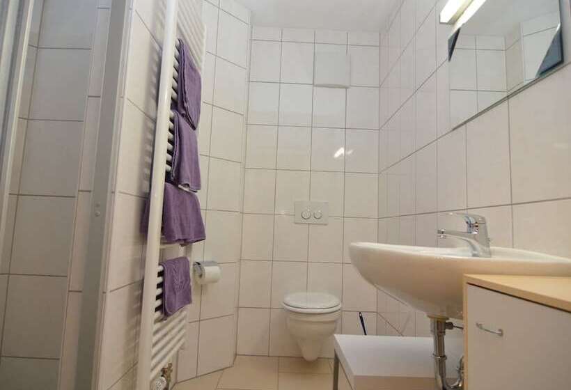 Beautiful Apartment In Rotthalmunster With Garden