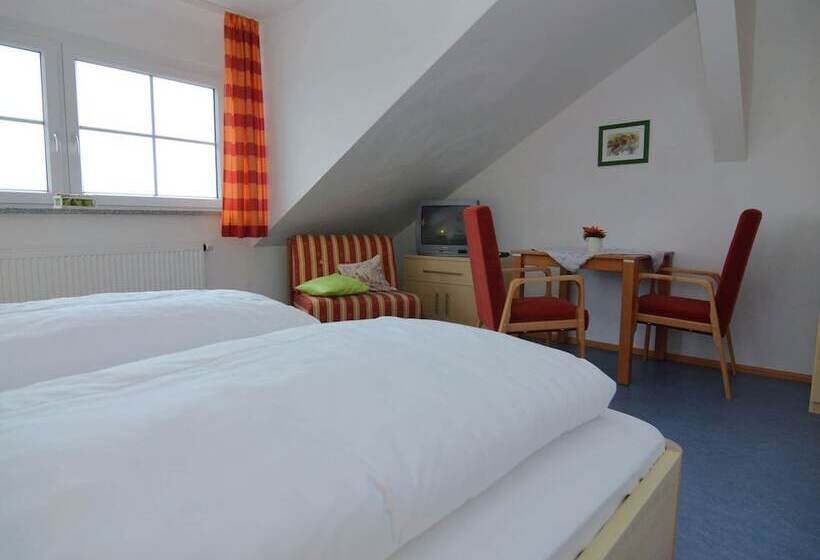 Beautiful Apartment In Rotthalmunster With Garden