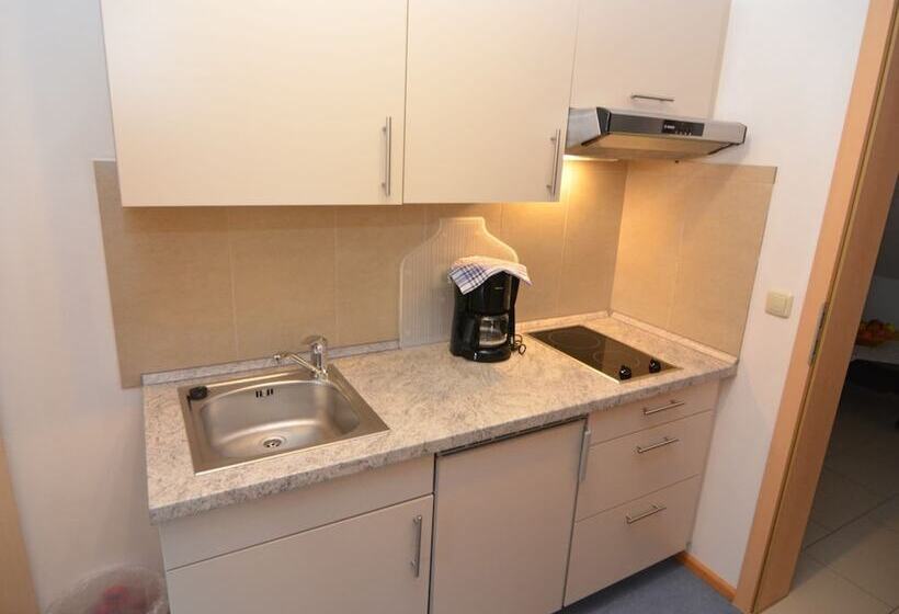 Beautiful Apartment In Rotthalmunster With Garden