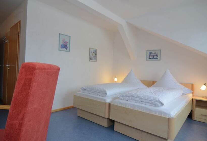 Beautiful Apartment In Rotthalmunster With Garden