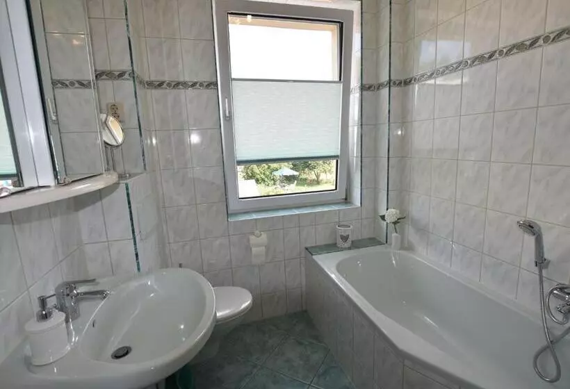 Ansprechende Ferienwohnung Am Hellbach In Neubukow