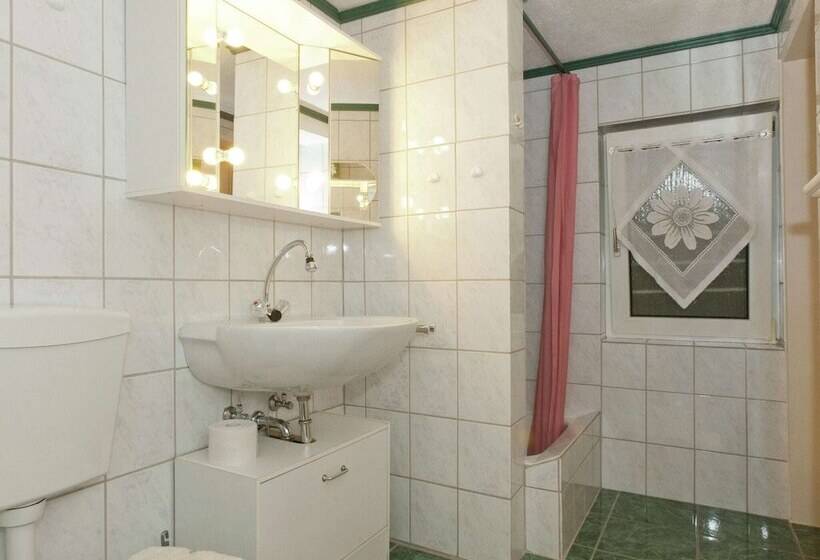 Cosy Apartment In Menkhausen Near The Ski Area