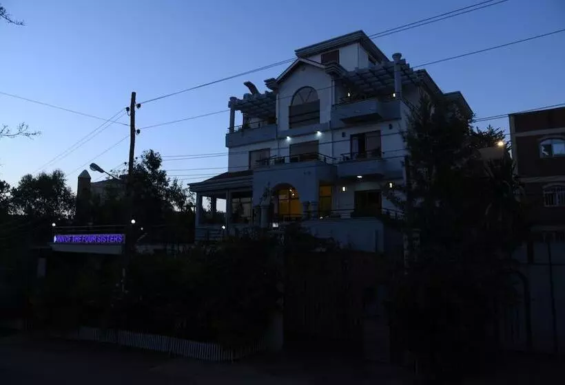 پانسیون Inn Of The Four Sisters