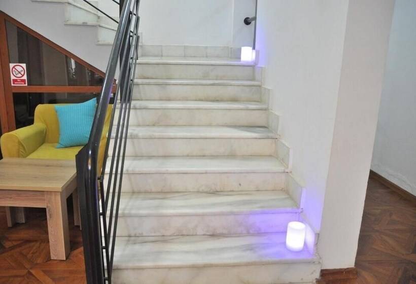 پانسیون Inn Of The Four Sisters