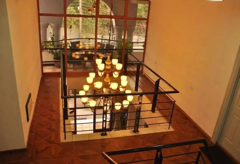 پانسیون Inn Of The Four Sisters