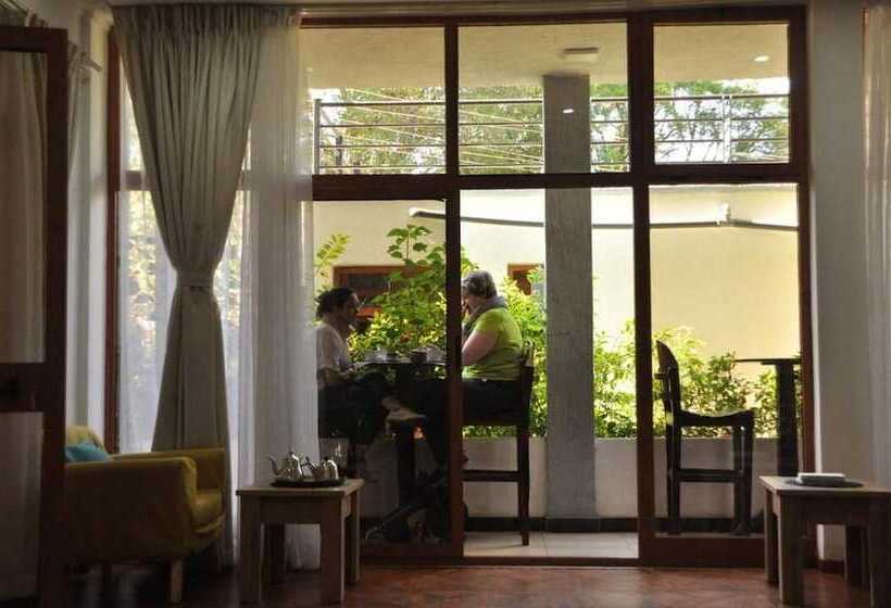 پانسیون Inn Of The Four Sisters