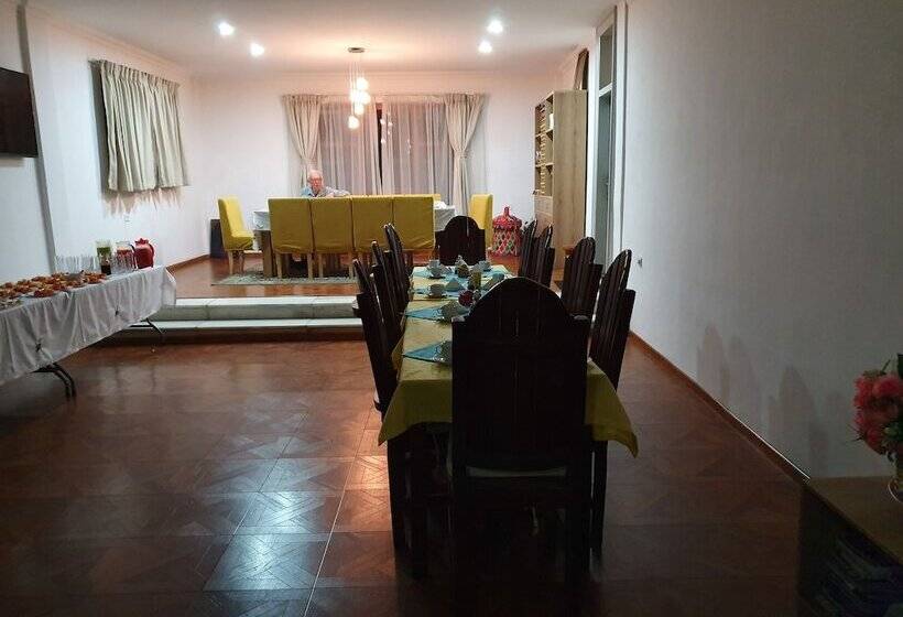 پانسیون Inn Of The Four Sisters