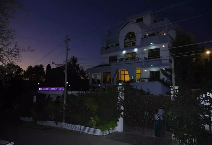 پانسیون Inn Of The Four Sisters