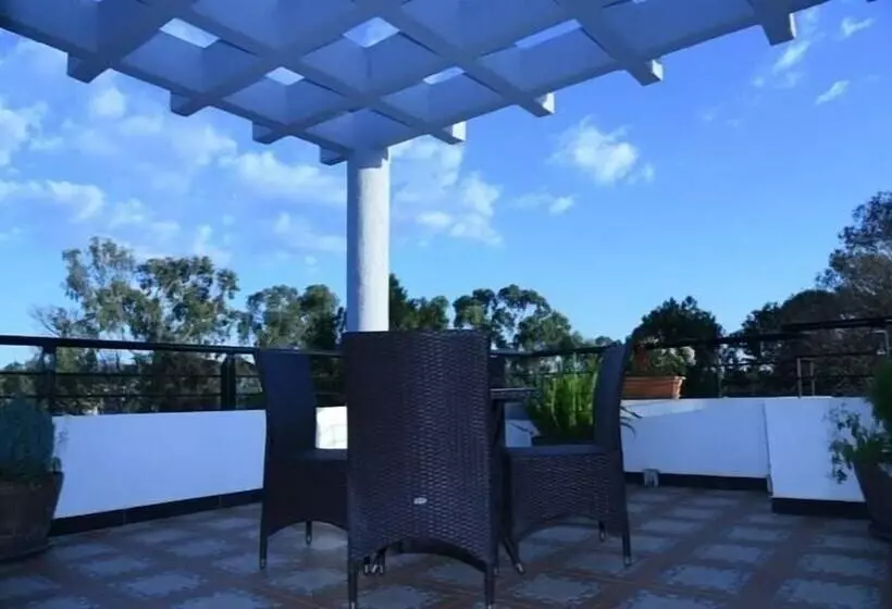 پانسیون Inn Of The Four Sisters