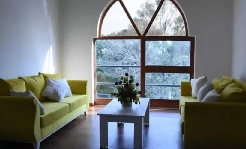 پانسیون Inn Of The Four Sisters