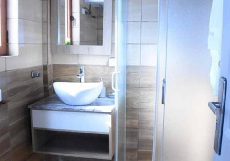 پانسیون Inn Of The Four Sisters