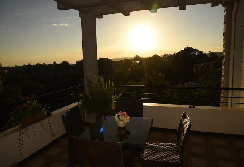 پانسیون Inn Of The Four Sisters