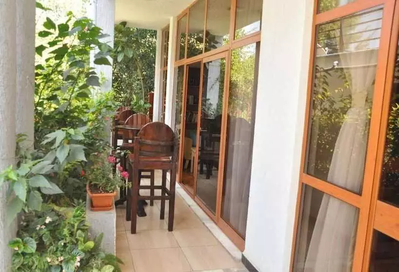 پانسیون Inn Of The Four Sisters