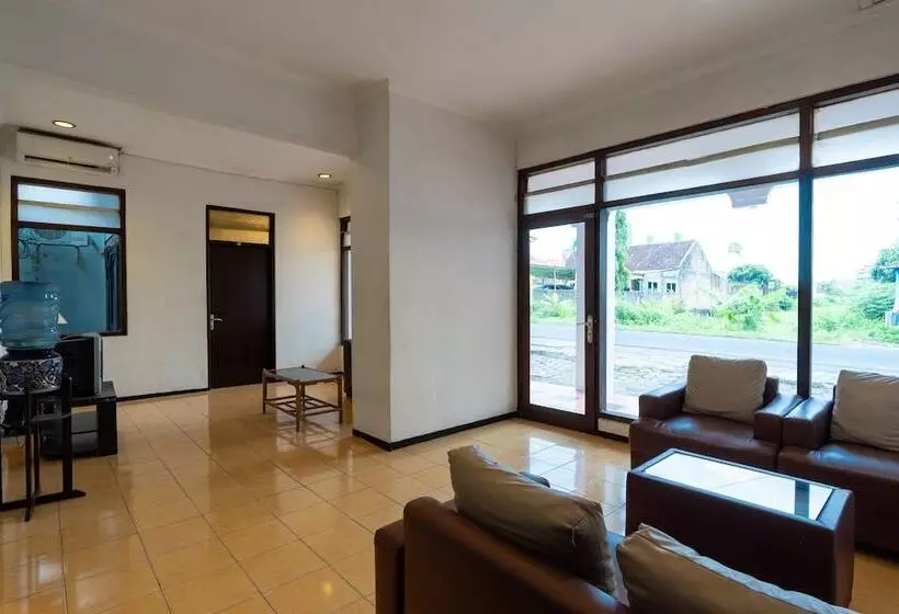 ユースホステル Wanawiyata Homestay By Oyo Rooms