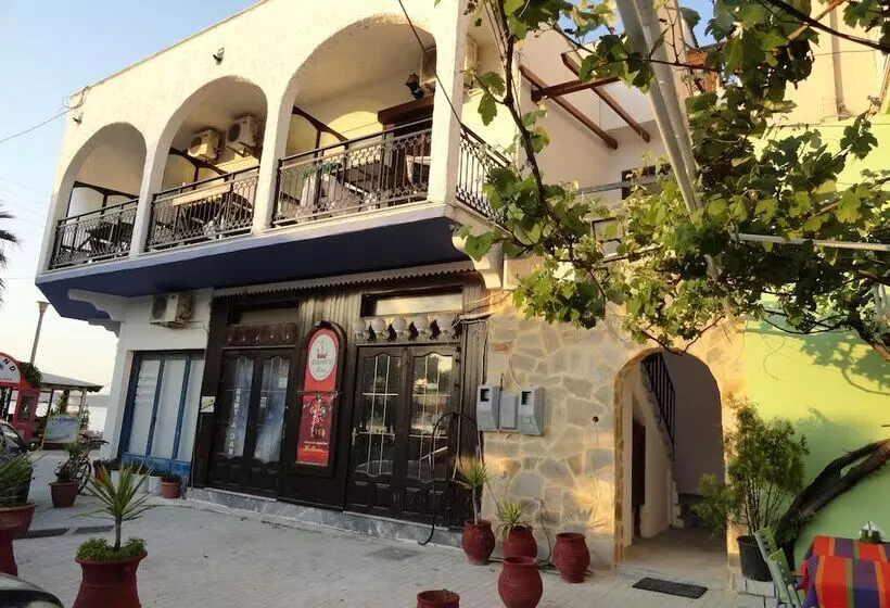 Captain S Beach Apartments