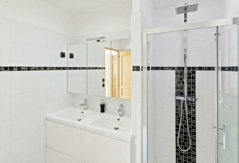 Modern Holiday Home With Private Pool