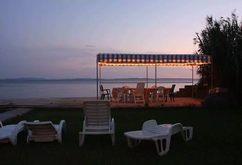 Elegant Holiday Home In Privlakaw With Garden