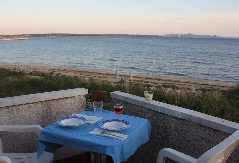 Elegant Holiday Home In Privlakaw With Garden