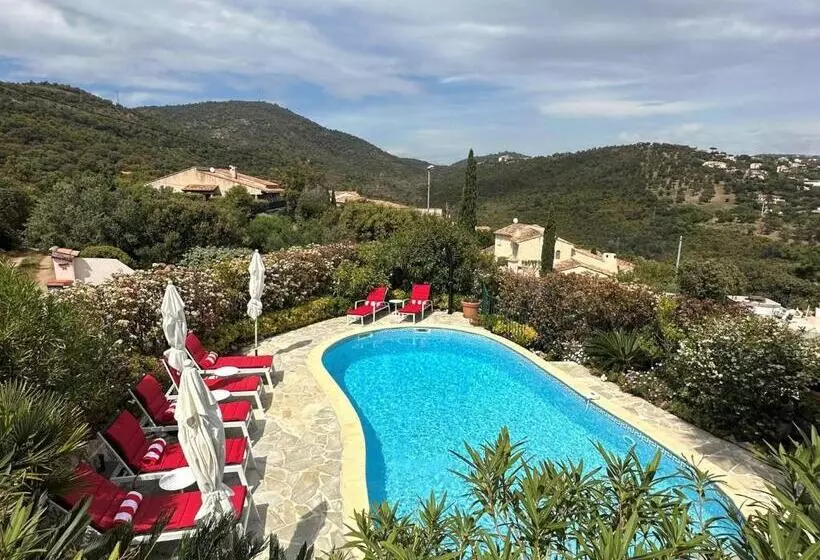 Gorgeous Villa Les Issambres With Swimming Pool