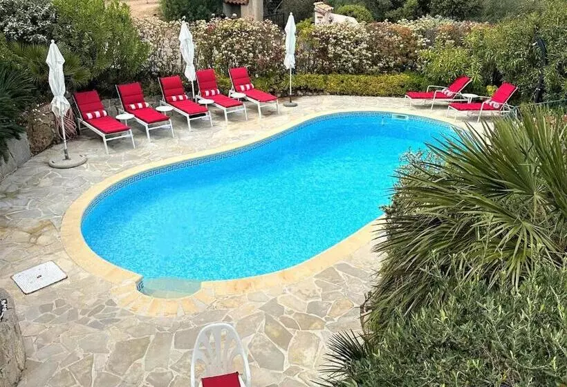 Gorgeous Villa Les Issambres With Swimming Pool