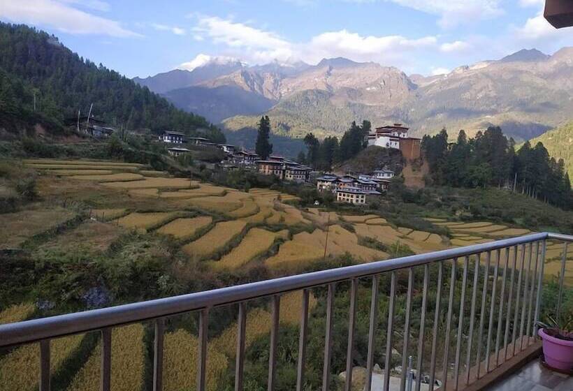 هتل Resort At Paro Drukgyel