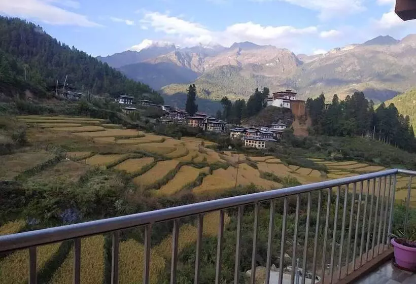 هتل Resort At Paro Drukgyel