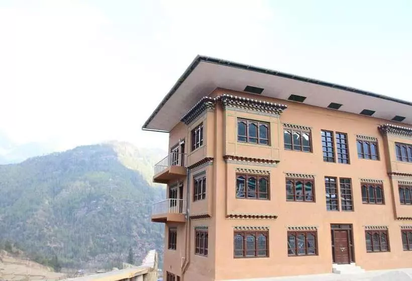 هتل Resort At Paro Drukgyel