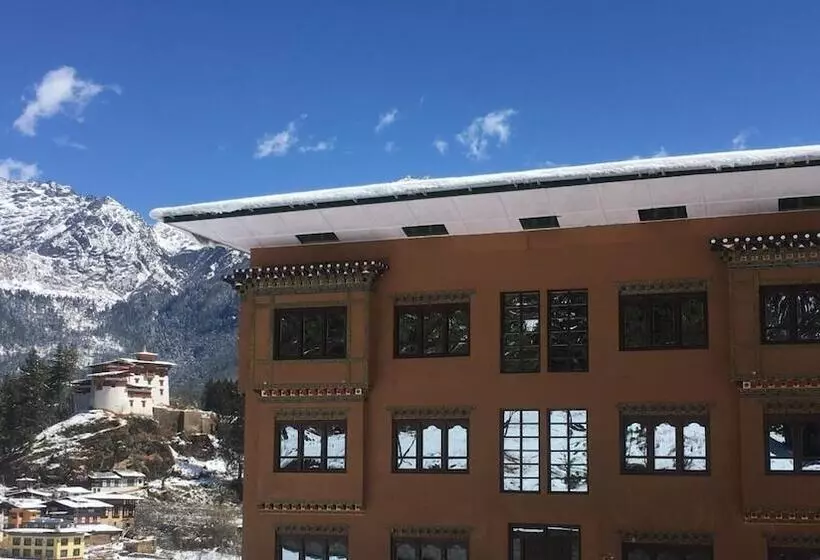 هتل Resort At Paro Drukgyel