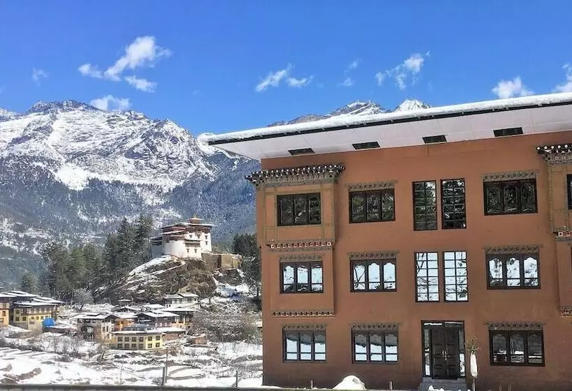 هتل Resort At Paro Drukgyel