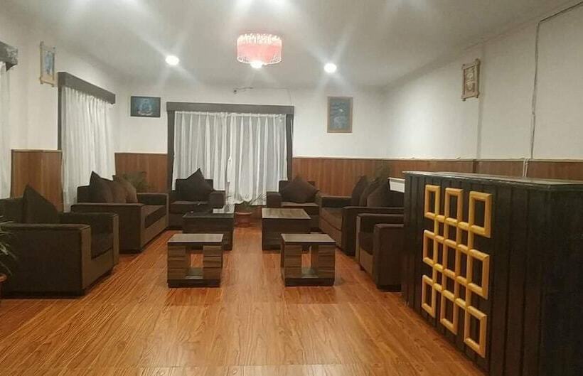 هتل Resort At Paro Drukgyel