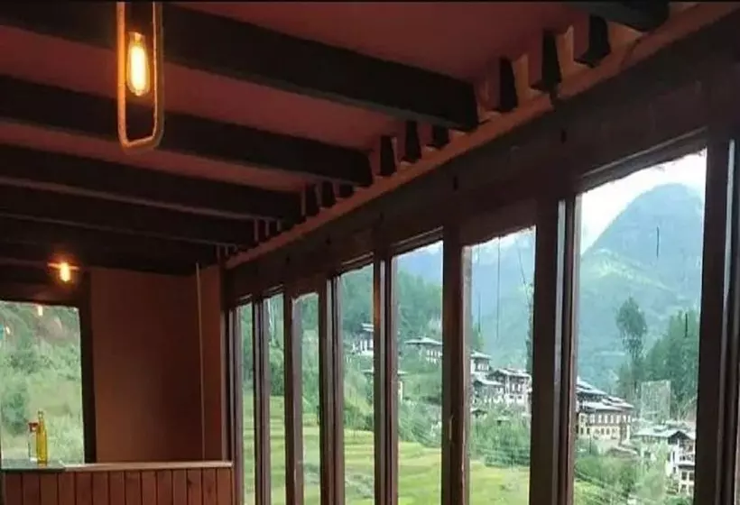 هتل Resort At Paro Drukgyel