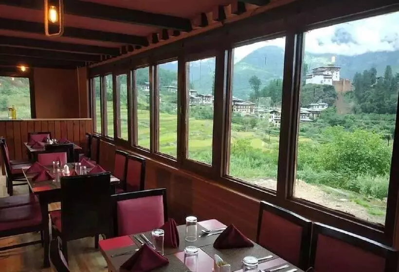 هتل Resort At Paro Drukgyel