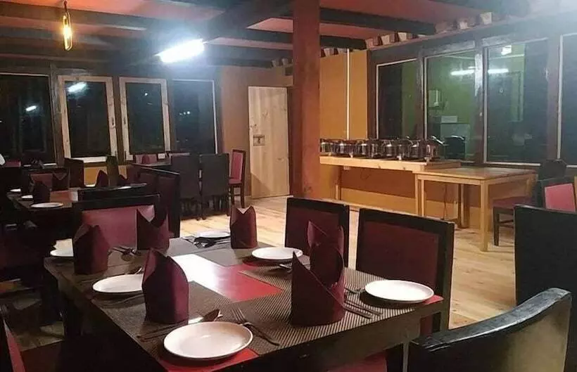 هتل Resort At Paro Drukgyel