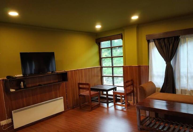 هتل Resort At Paro Drukgyel