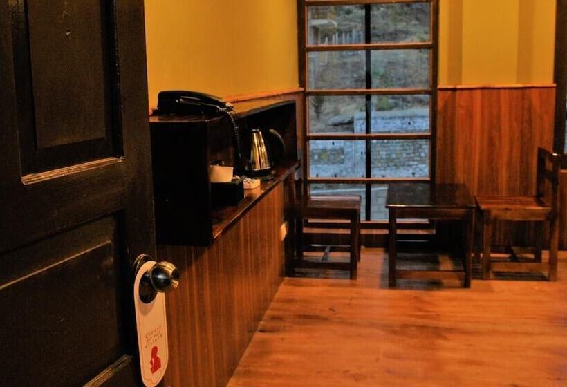 هتل Resort At Paro Drukgyel