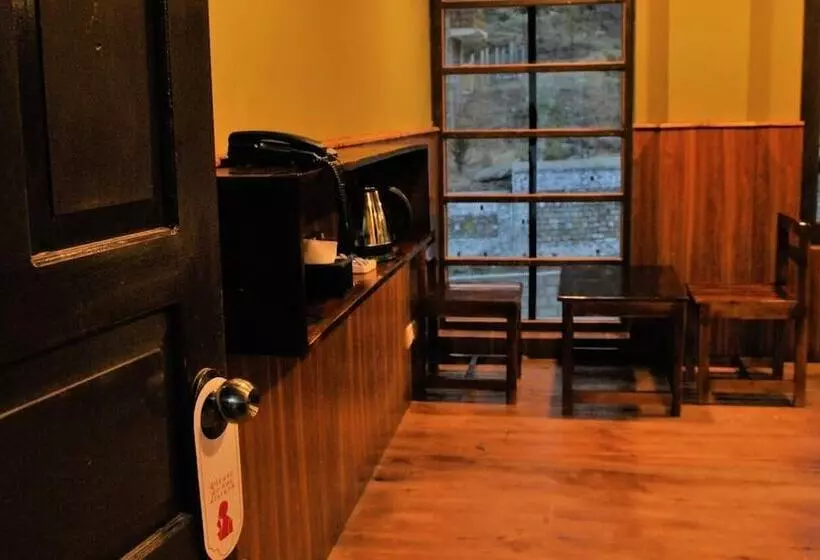 هتل Resort At Paro Drukgyel