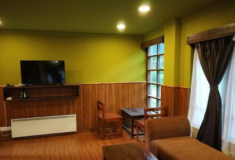 هتل Resort At Paro Drukgyel