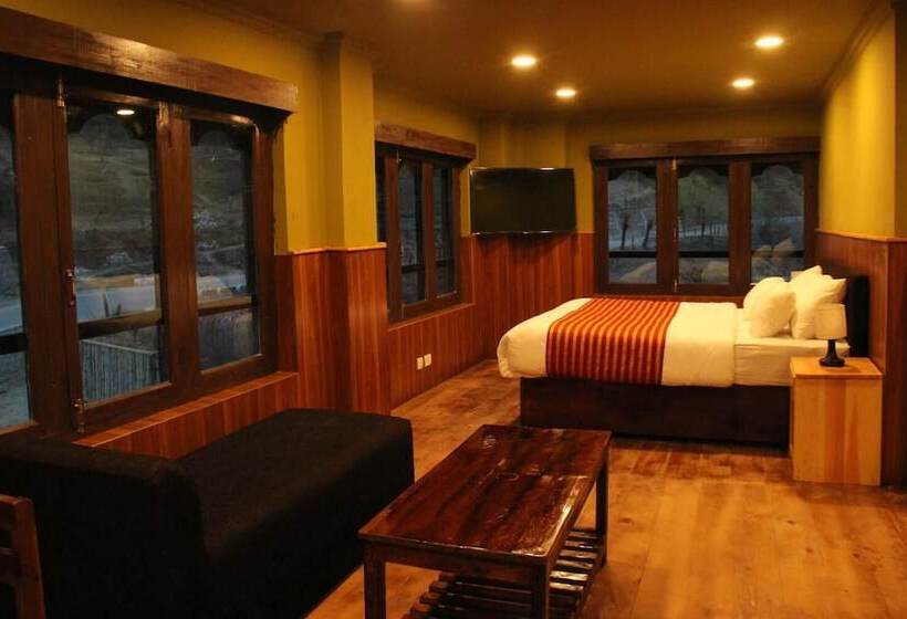 هتل Resort At Paro Drukgyel