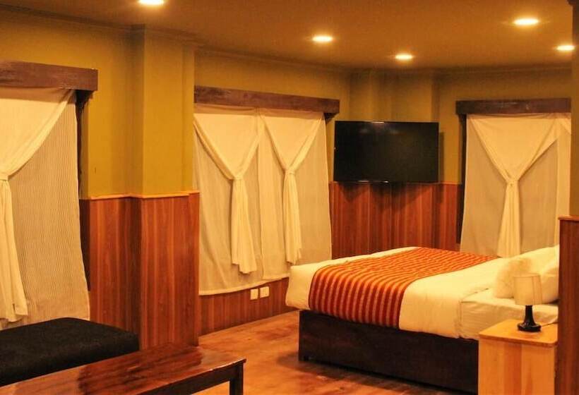 هتل Resort At Paro Drukgyel