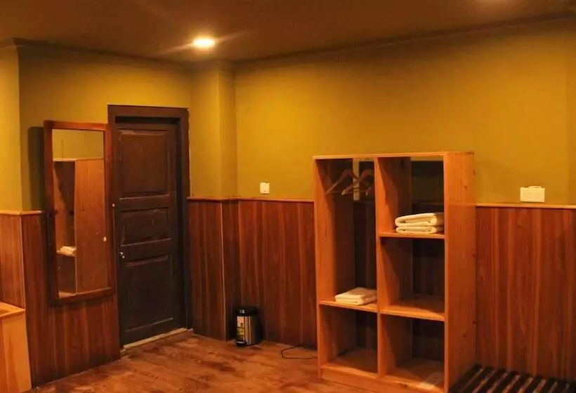 هتل Resort At Paro Drukgyel