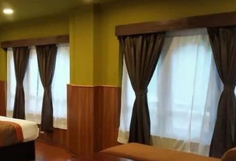 هتل Resort At Paro Drukgyel