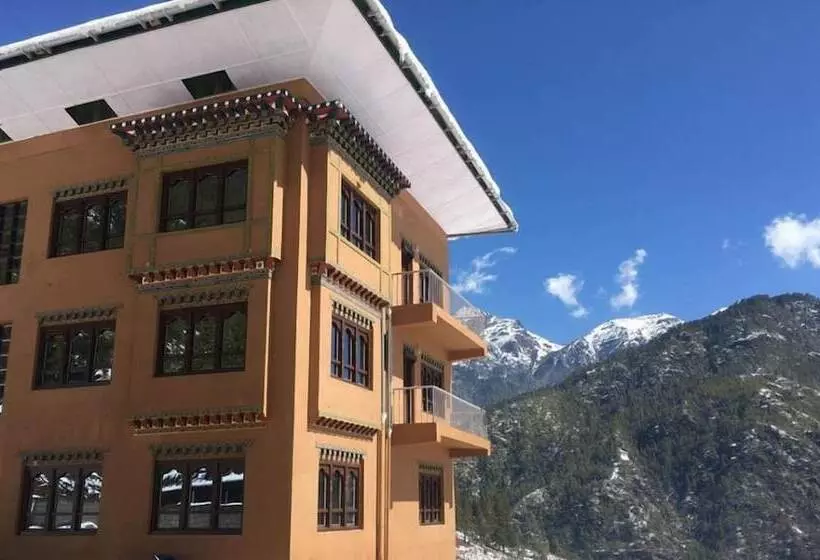 هتل Resort At Paro Drukgyel
