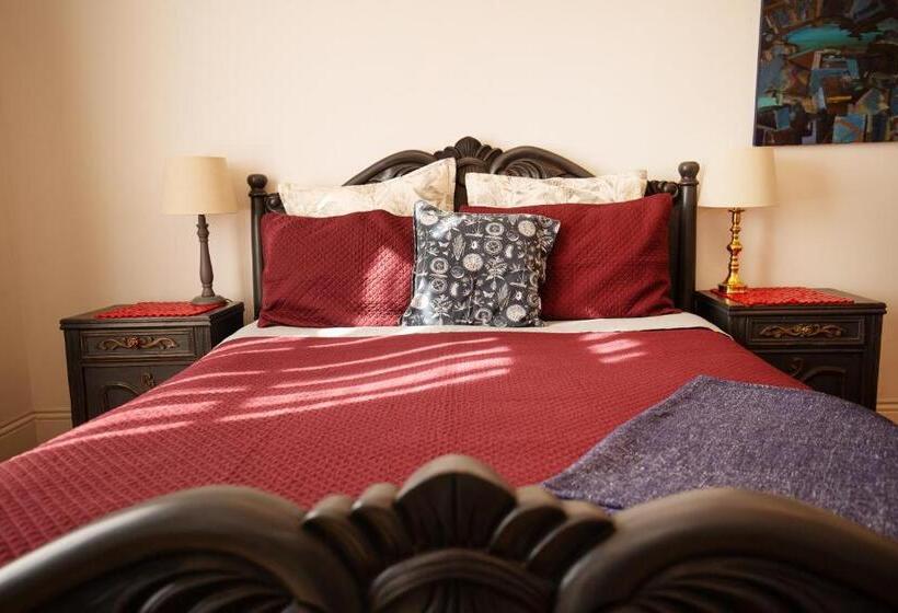 Пансион Assemblage Boutique Art B & B