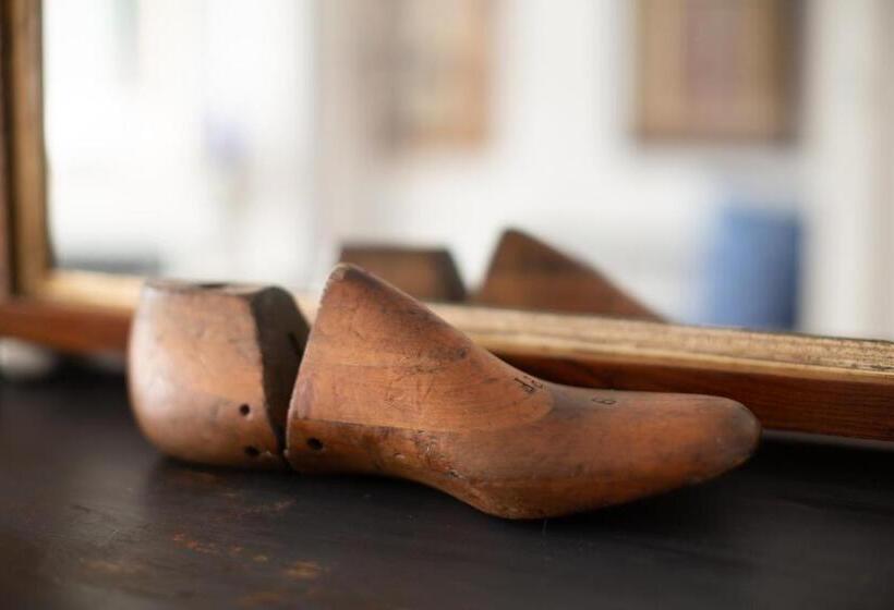 Пансион Assemblage Boutique Art B & B