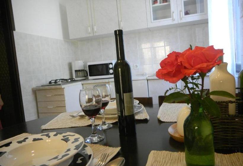 Sunny Hill Apartments