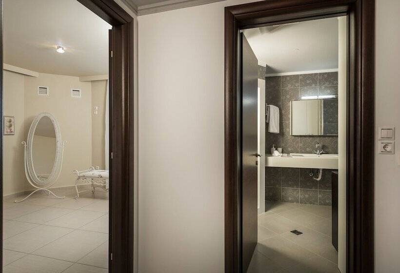 Beautiful Pool Villa For Relaxing Family Holidays