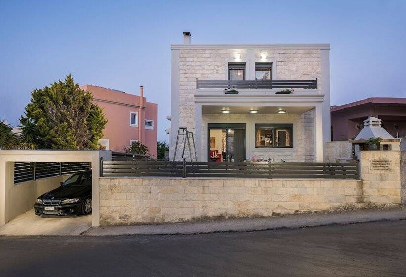 Beautiful Pool Villa For Relaxing Family Holidays